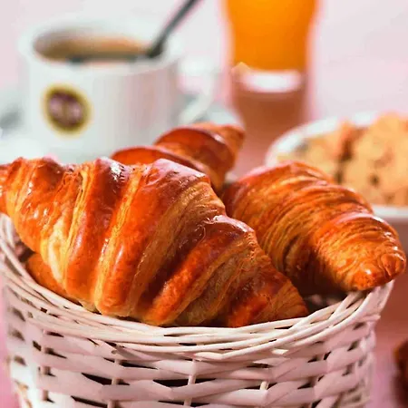 Porte Des Lilas فندق 2*