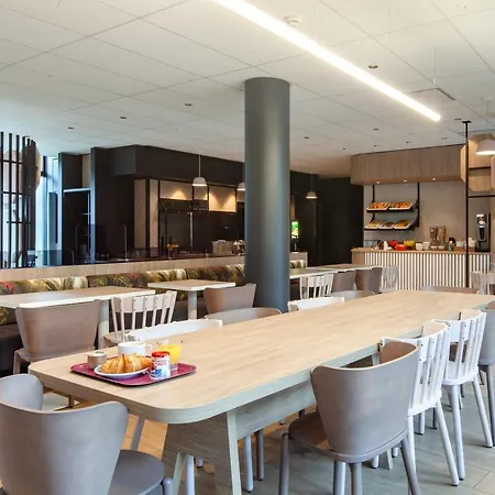 Porte Des Lilas فندق