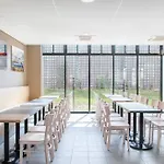 Porte Des Lilas Otel