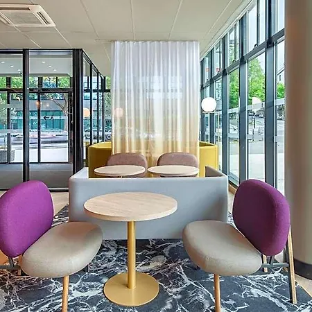Porte Des Lilas 2* باريس