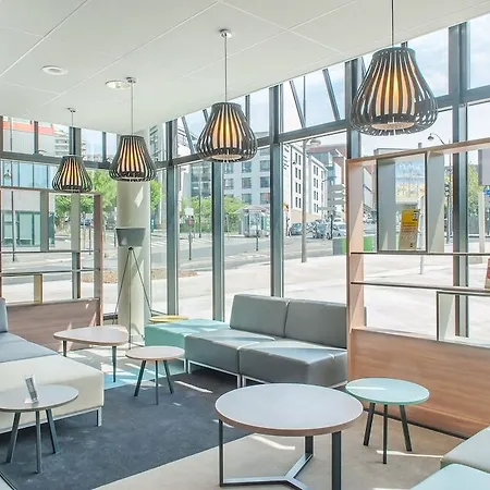 Porte Des Lilas Hotel París