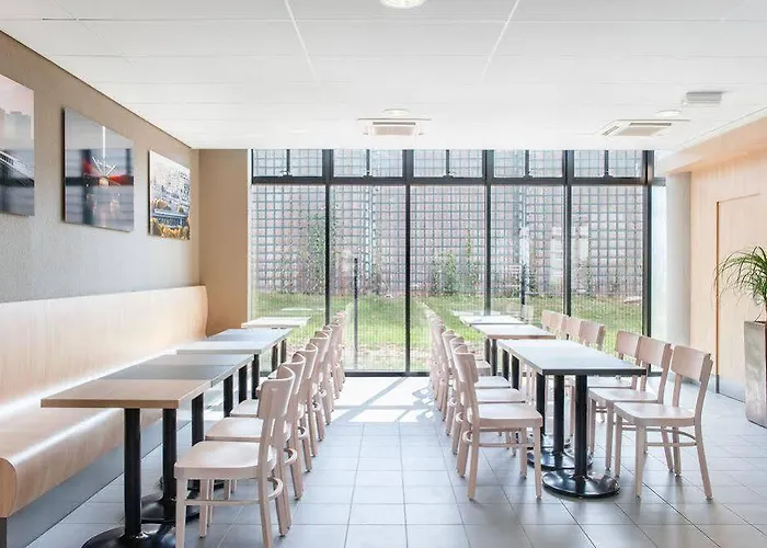 Porte Des Lilas Szálloda