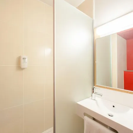Porte Des Lilas 2* باريس